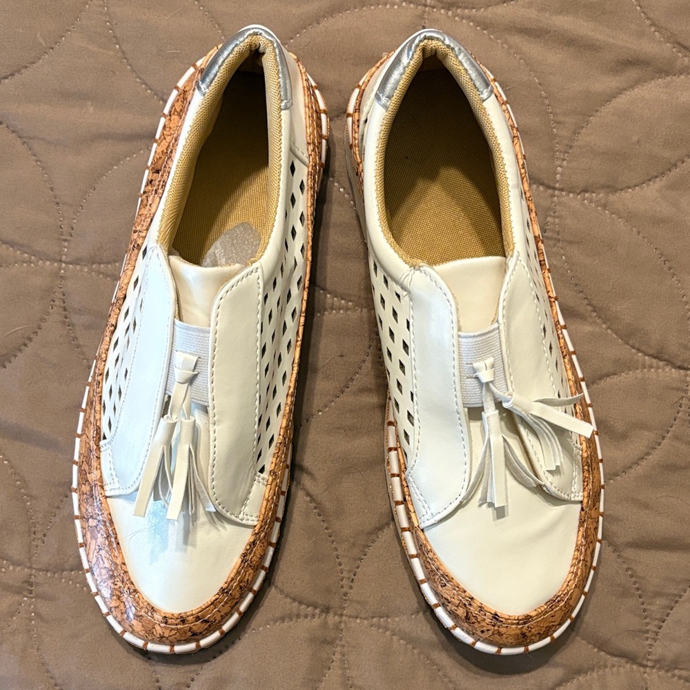 Size 9 Stylish White and Brown Women's Loafers